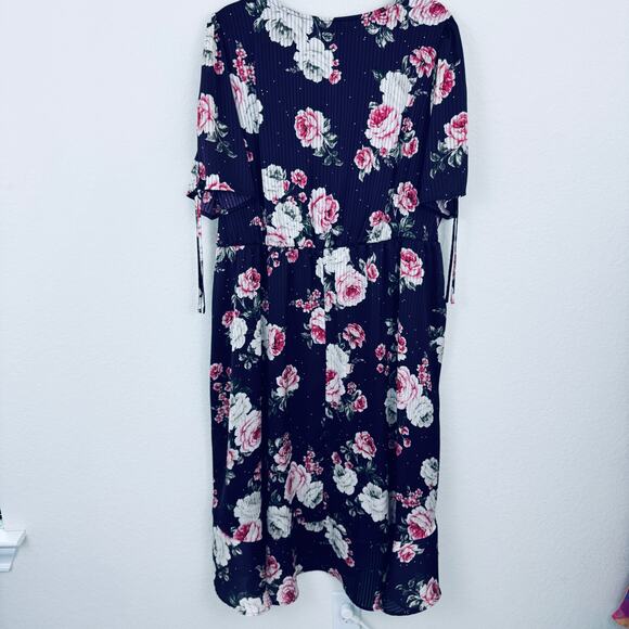 Torrid Womens Midi Dobby Satin Surplice Wrap Dress Size 3X Romantic Roses Floral - Picture 6 of 14